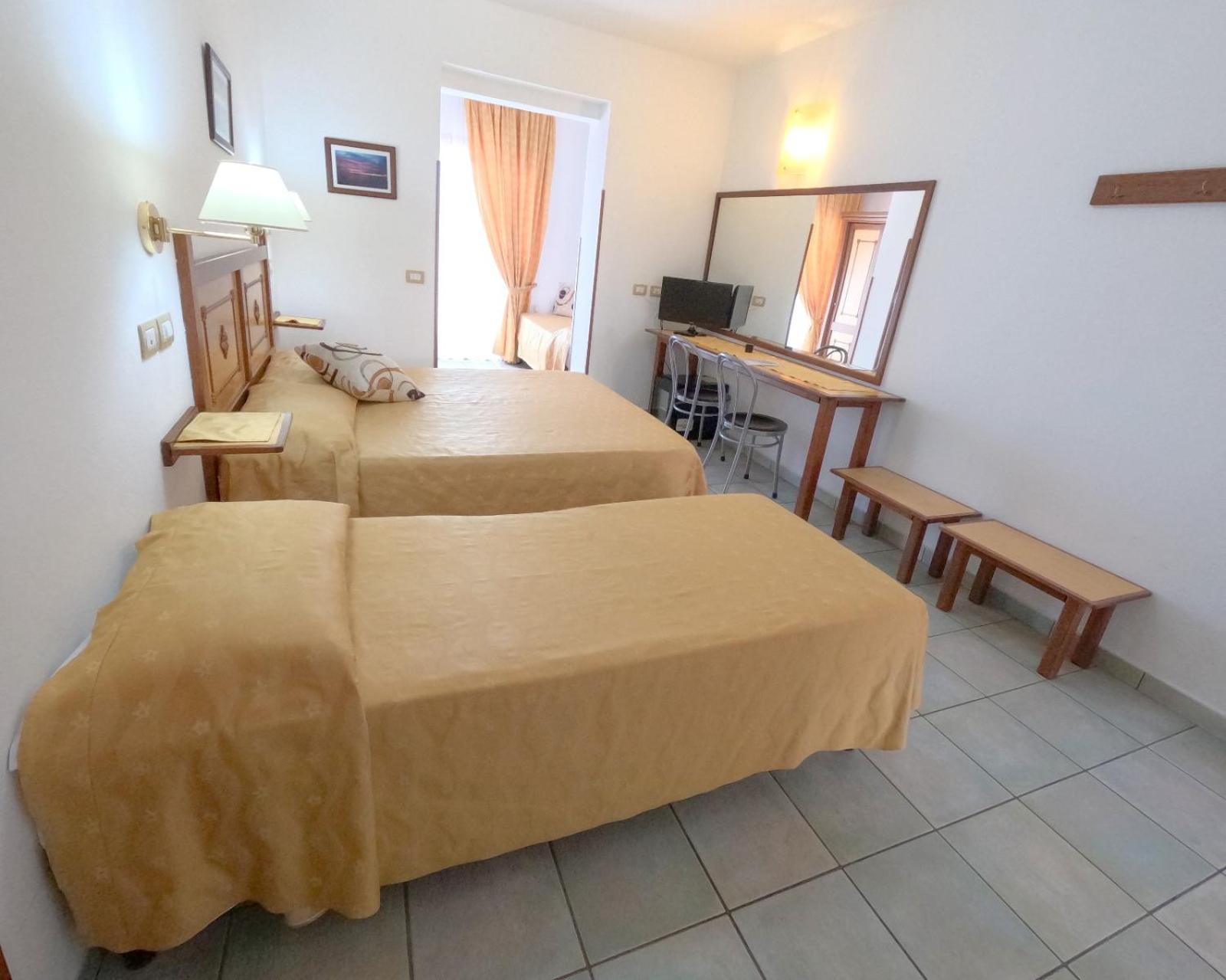 Hotel La Playa Кала Гононе Екстериор снимка