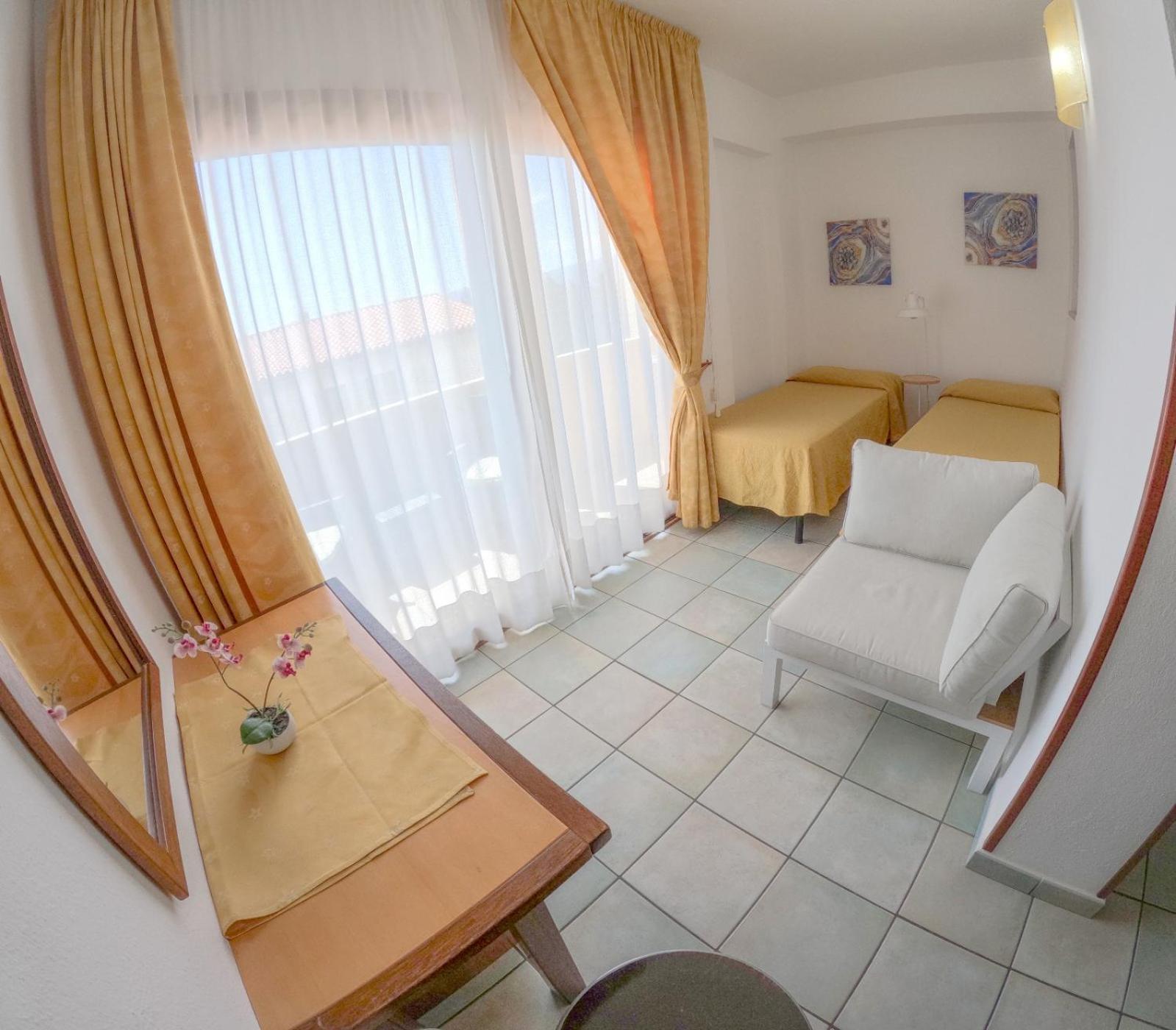Hotel La Playa Кала Гононе Екстериор снимка